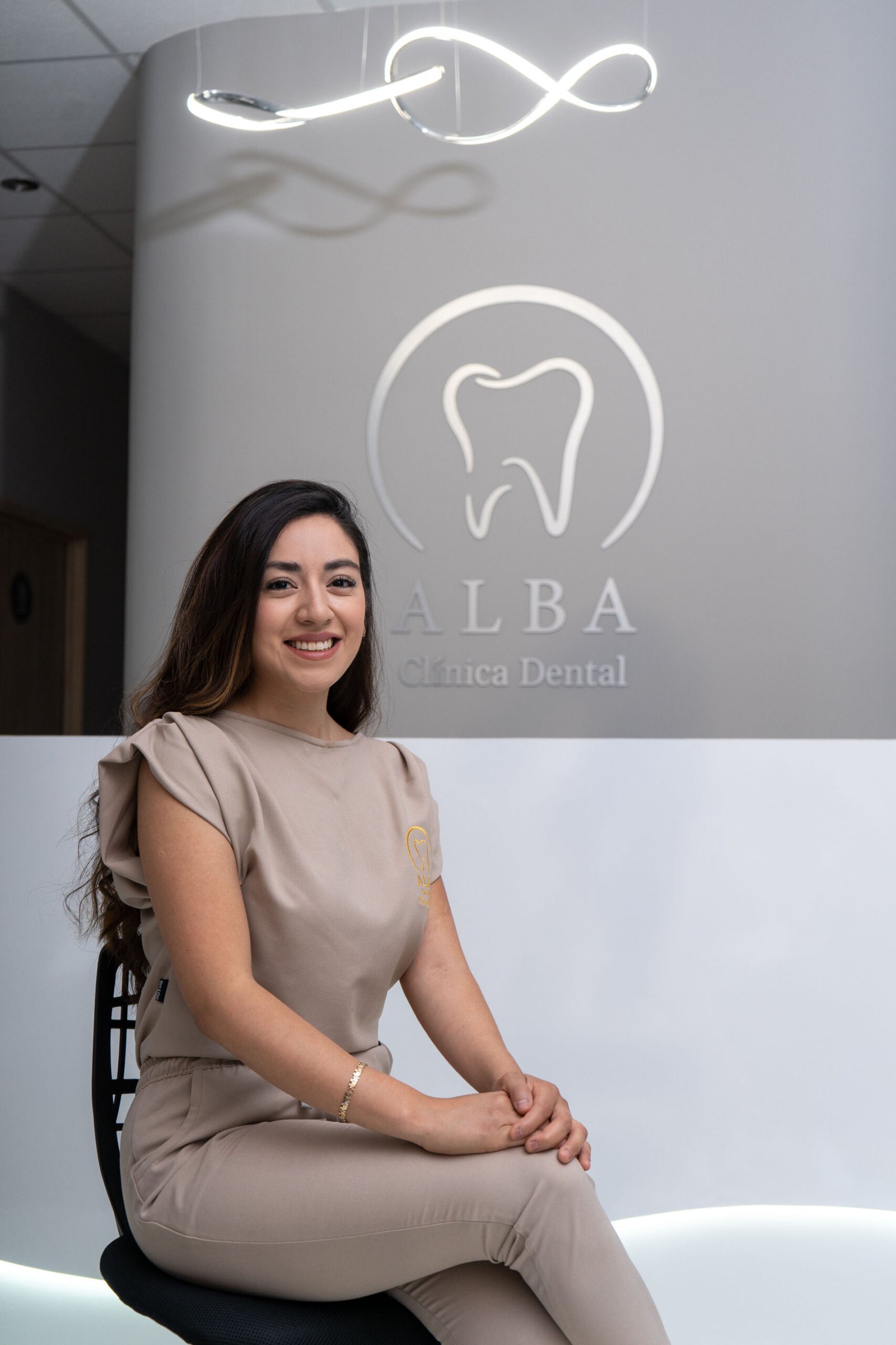 Doctora especialista en ortodoncia en clínica dental Alba en Tula de Allende Hidalgo